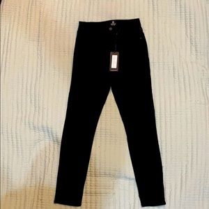 Black skinny jeans new with tags!